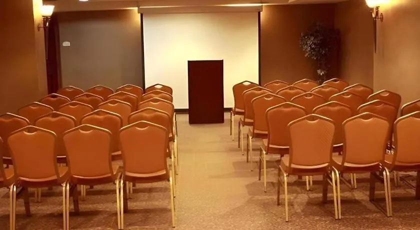 Garden Plaza Hotel Saddle Brook