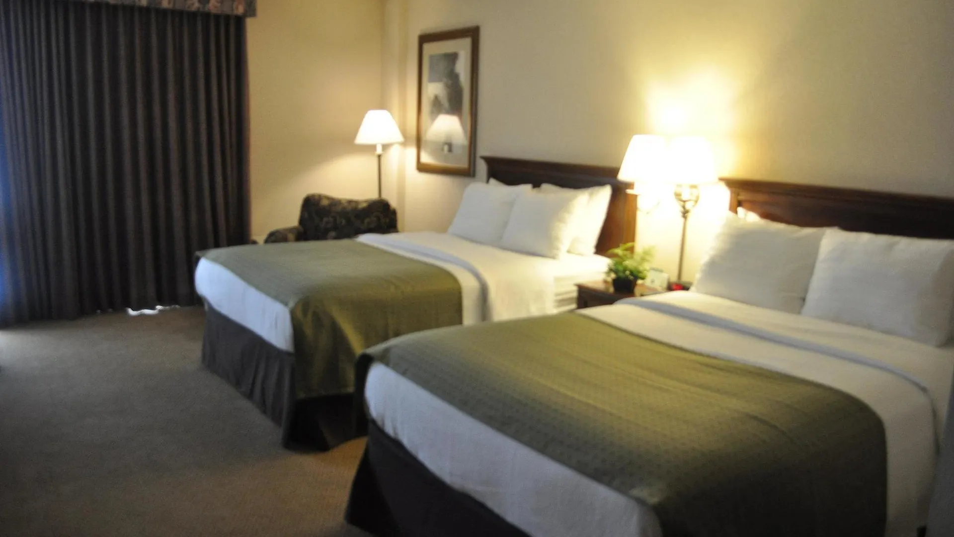 Garden Plaza Hotel Saddle Brook